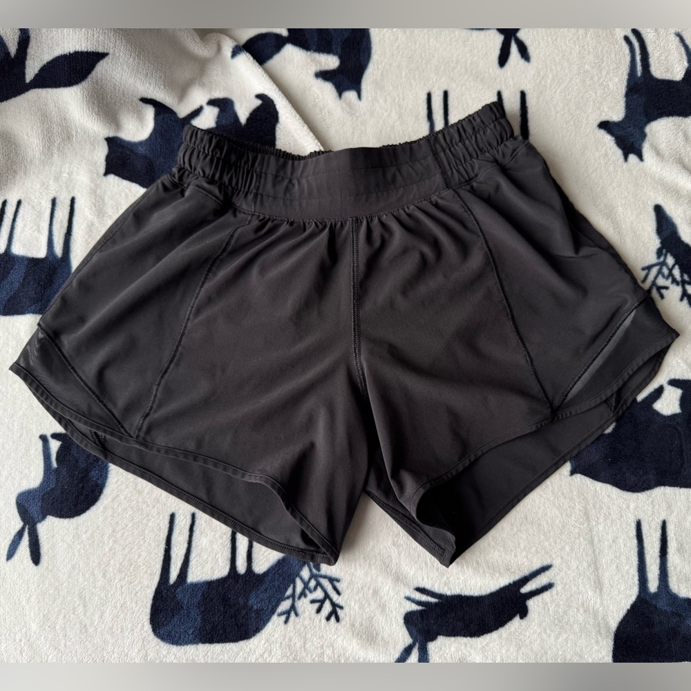Lululemon Hotty Hot Short II *Long 4" Low Rise 
Size 4 Black